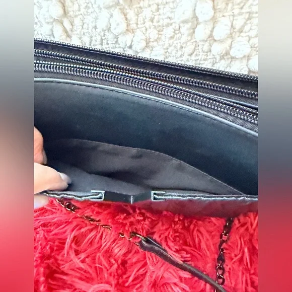 V Crossbody bag - Picture 4 of 13